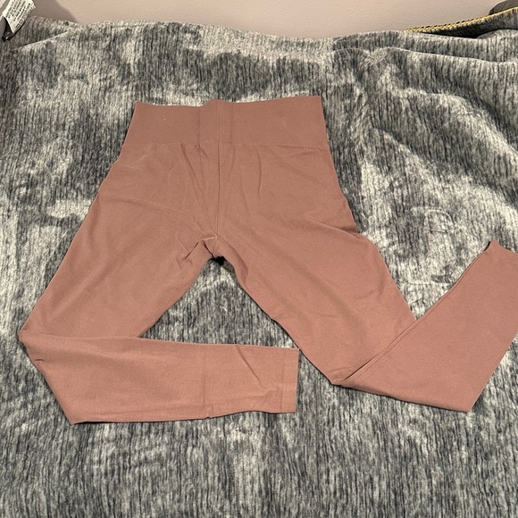 Adidas Women's peach Leggings EUC - Picture 7 of 8
